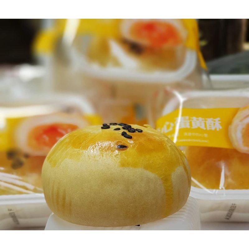 BÁNH PÍA TRỨNG MUỐI TAN CHẢY (LƯU Ý: NGÀY IN TRÊN BÁNH LÀ NGÀY SẢN XUẤT)