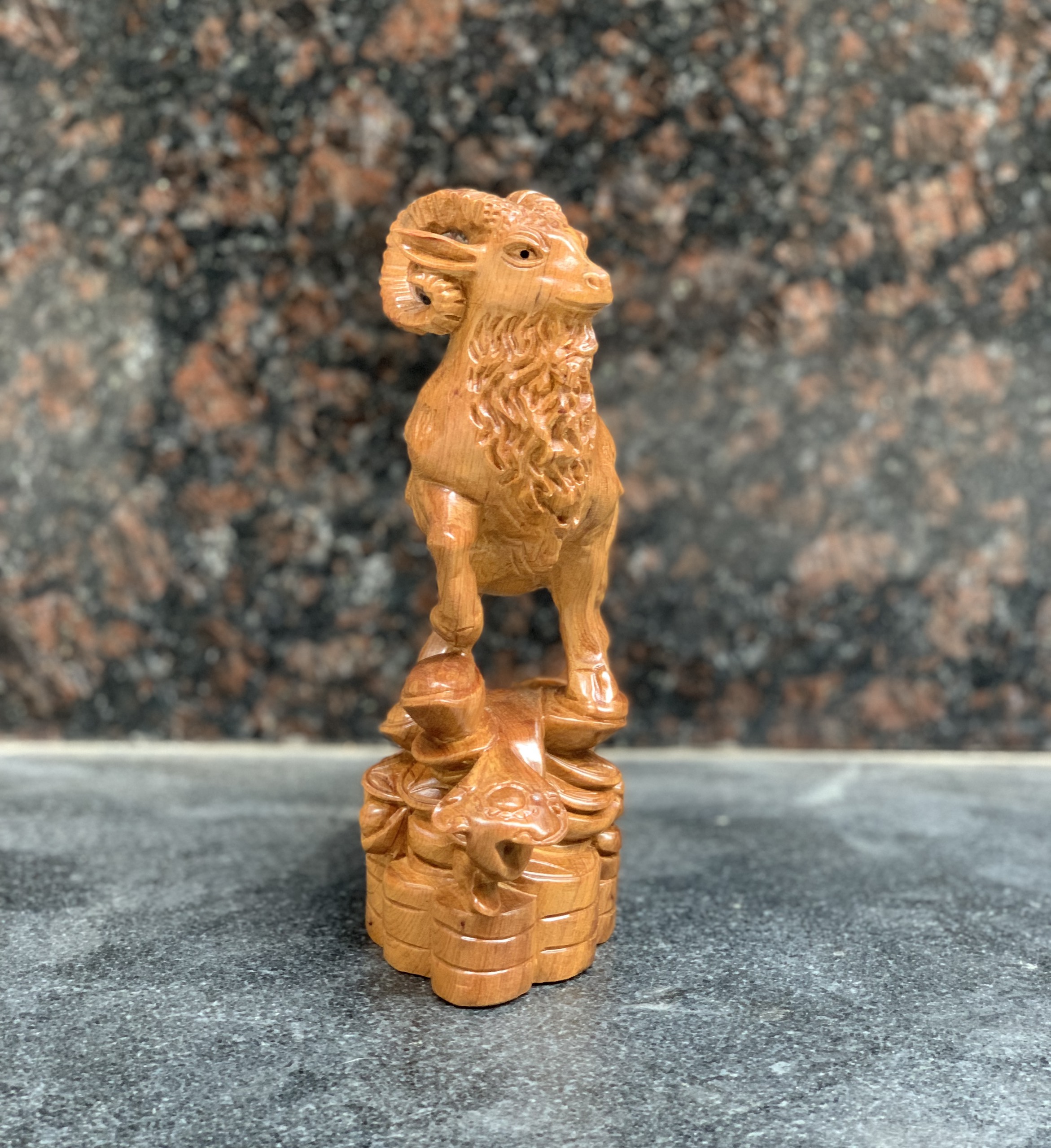 Tượng Dê gỗ bách xanh cao 20 cm