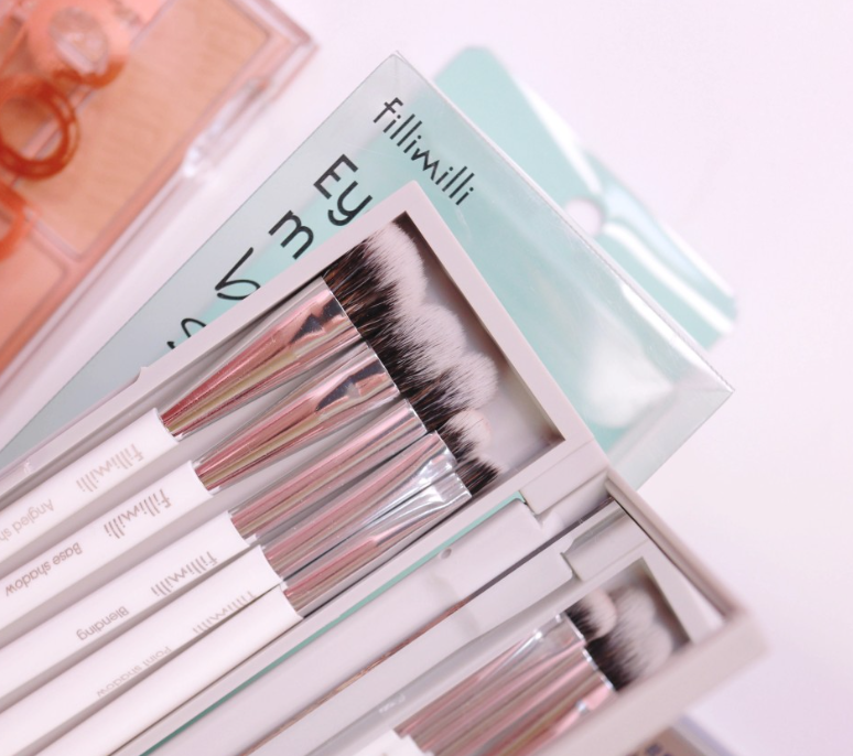 Fillimilli ]‍ facial Brush 5 types Eye Makeup Set with Mirror Case