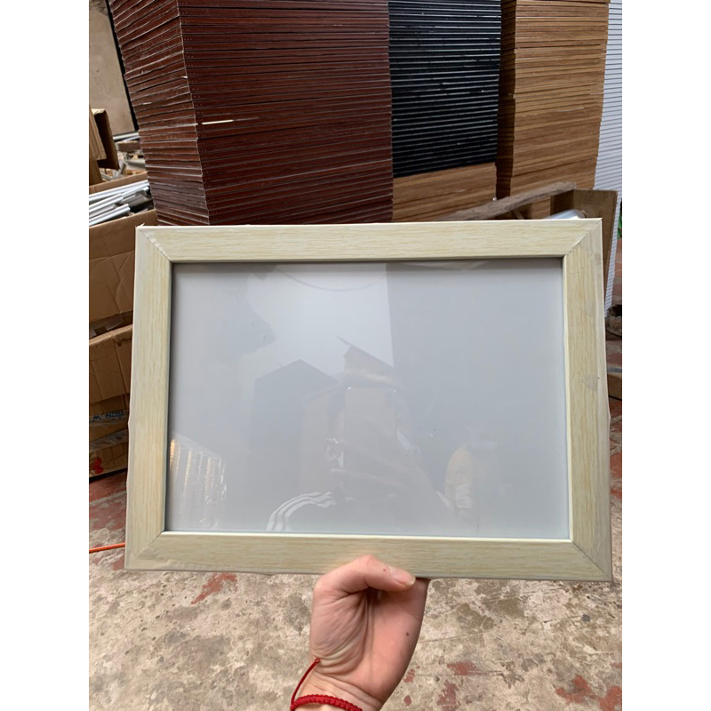 khung ảnh bằng khen a4(21x30)cm màu đẹp( bảo hành gãy vỡ).