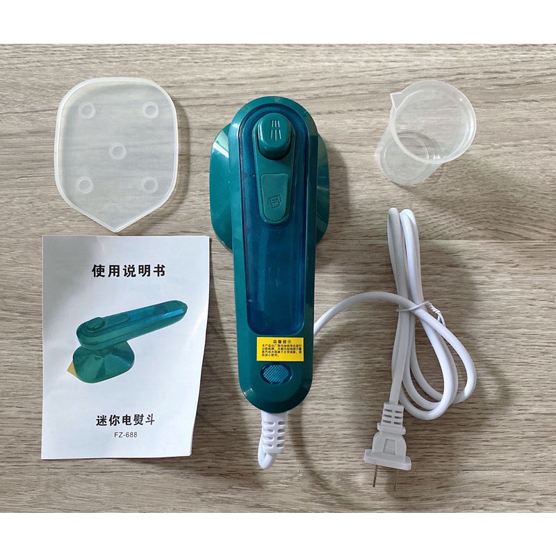 Bàn ủi hơi nước màu xanh