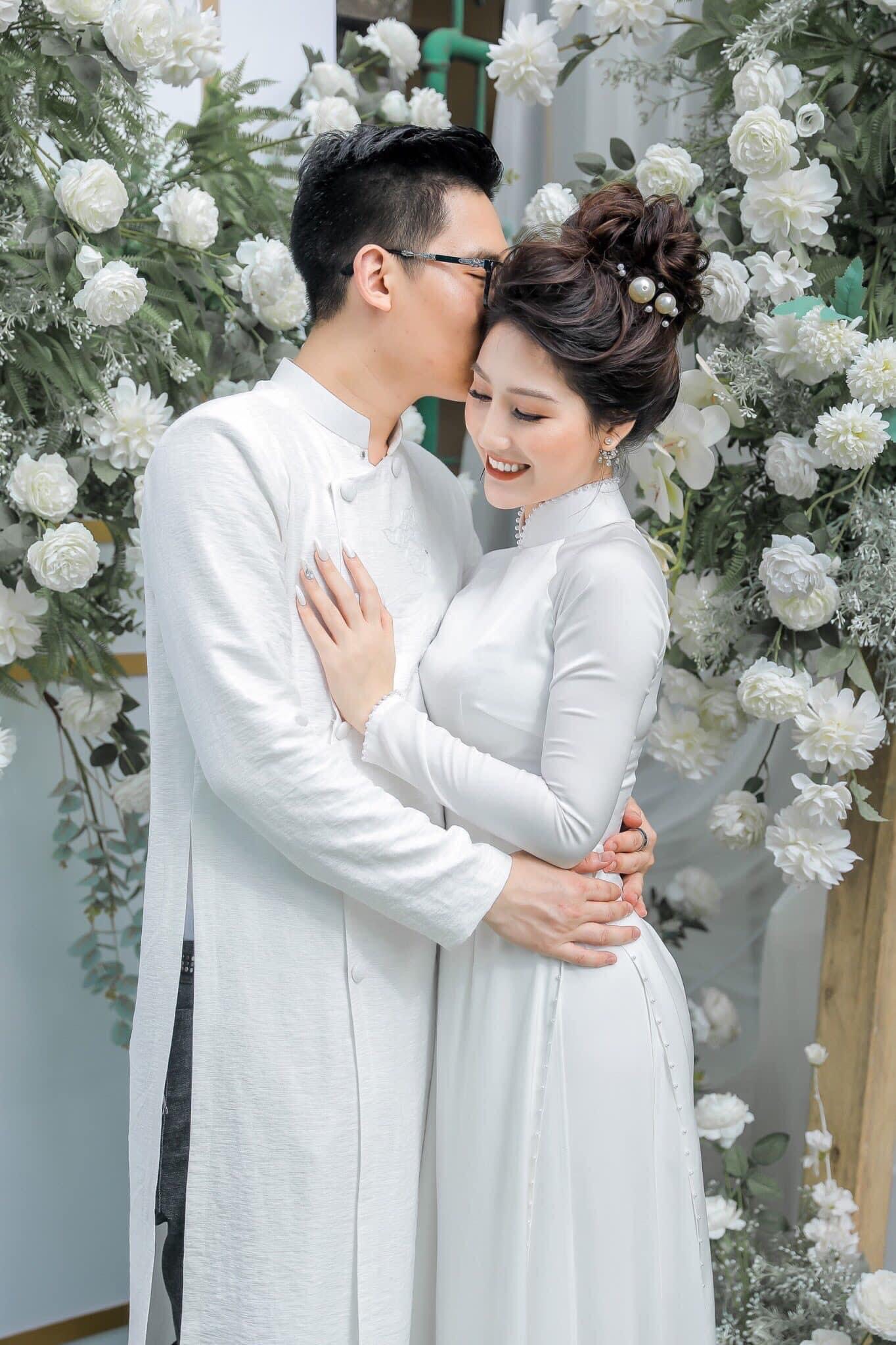 Áo dài trắng cô dâu 4 tà lụa ngọc trai, áo dài cưới