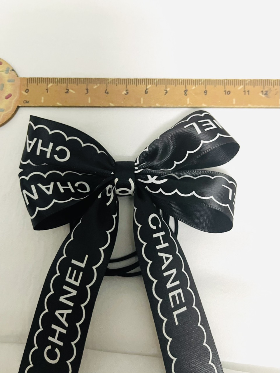 Buôc tóc nơ phối logo. KT 11 x 22cm (nhận thiết kế theo yêu cầu khách)