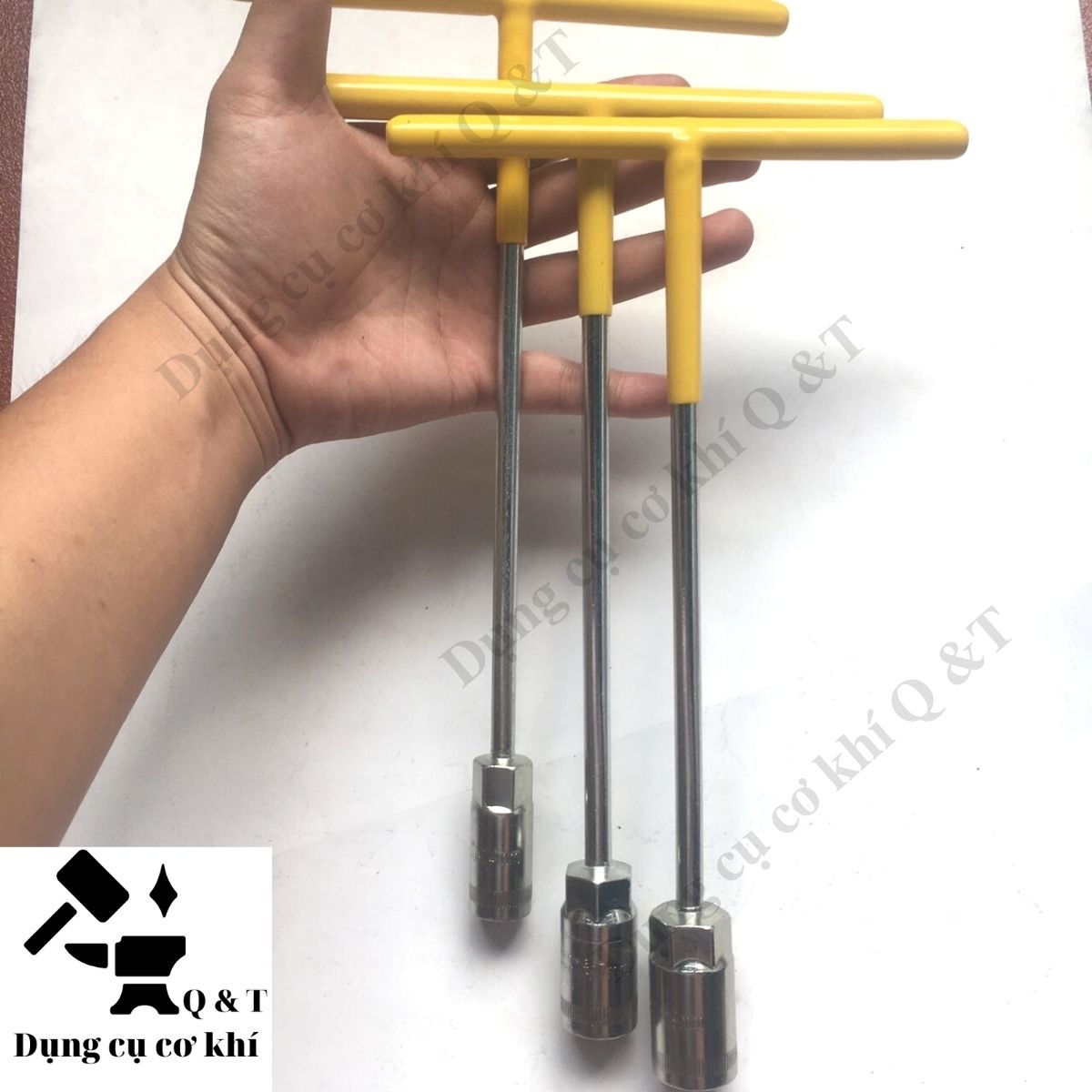 Tuýp chữ t , Tay vặn khẩu bộ 7 chiếc (8 , 10 , 12 , 13 , 14 , 17 , 19 )