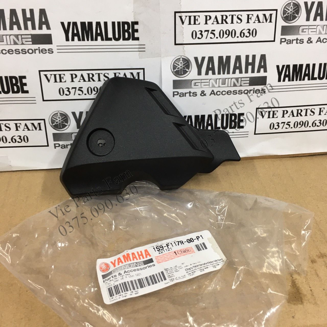 Nắp cốp nhỏ bên phải exciter 2006-2010 màu đen nhám, hàng din yamaha mới 100%