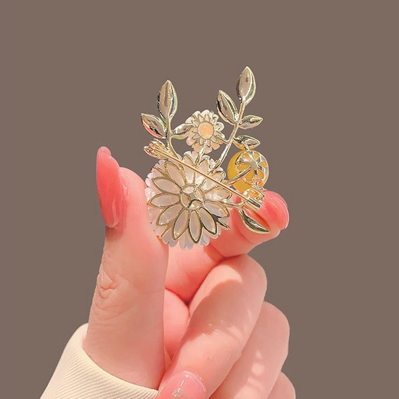 Fashion%20Small%20Daisy%20Flower%20Brooch%20Women%20Clothing%20Coat%20Jewelry%20Party%20Accessories%20Gift%20-%20Image%207