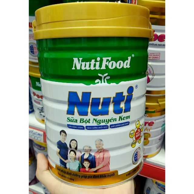 Sữa bột nguyên kem của NutiFood (900g)