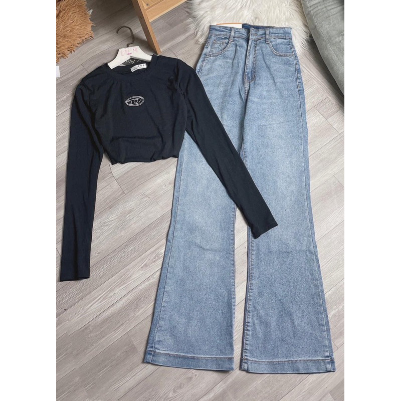 Set Jeans dài ống loe XN +áo cổ tròn thêu logo hottrend