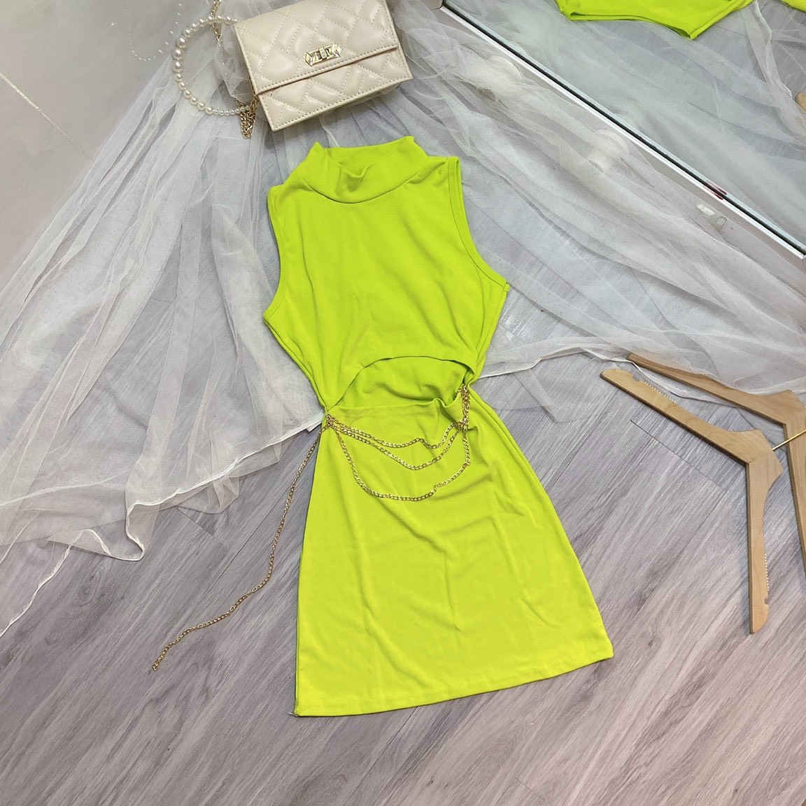 Đầm khoét eo đính dây xích ôm body 4 màu basic hot hit dễ phối đồ