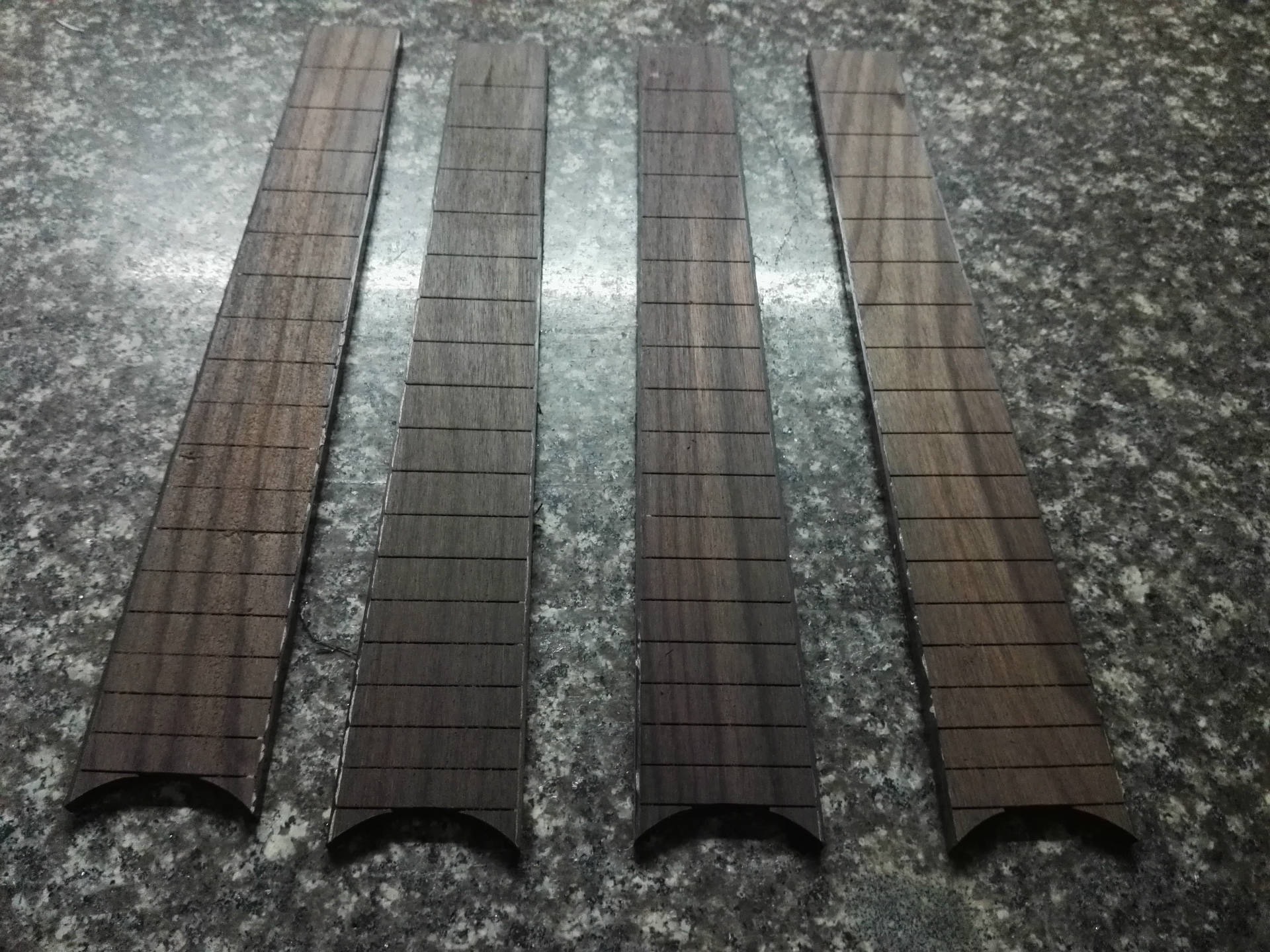 Tút Đàn Guitar Gỗ