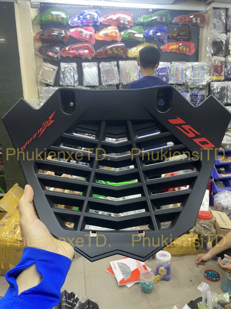Chắn bùn trước tam giác Winner X V3