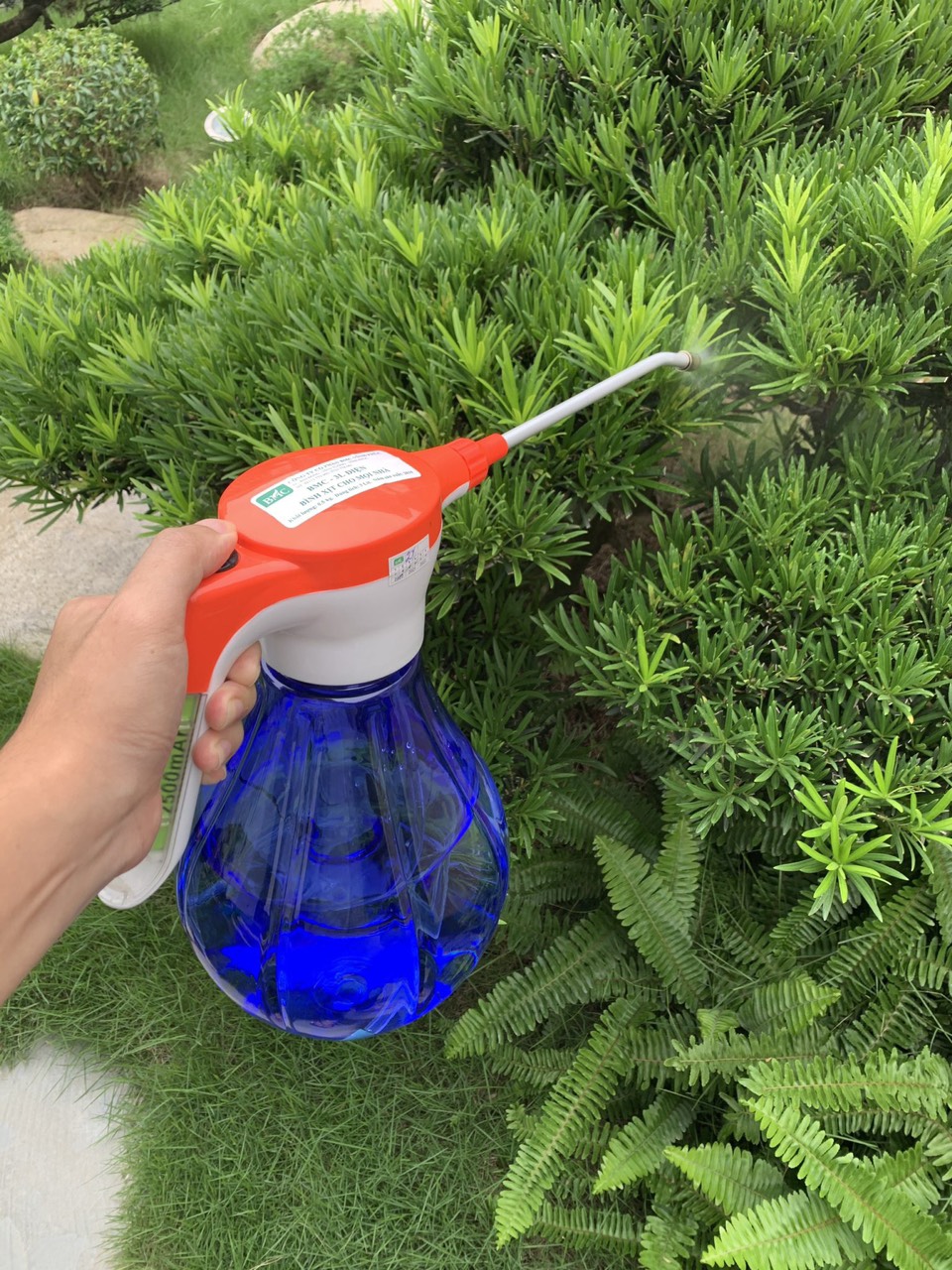 Bình xịt nước 3L tưới cây chạy pin sạc