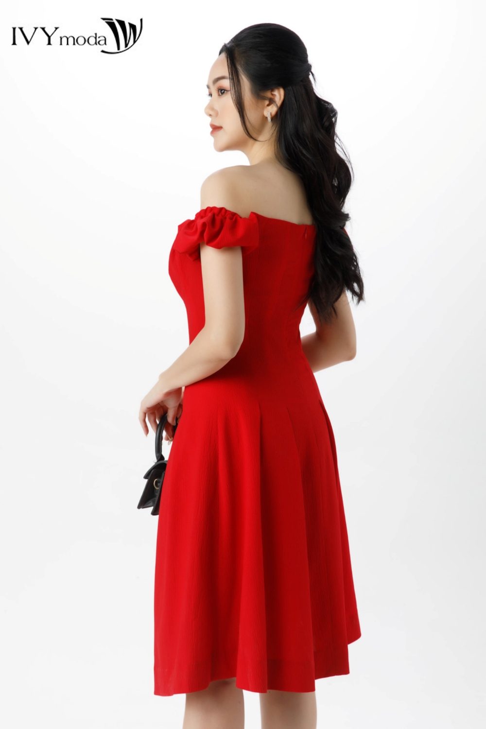 Đầm trễ vai xếp nếp IVY moda MS 48B9287