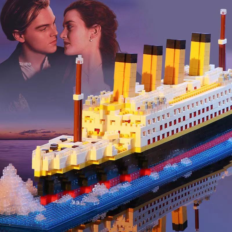 Aged difficult micro-compatible LEGO bricks Titanic pellet ship model huge educational toys simple shopping