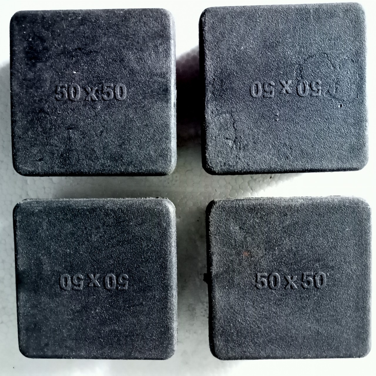Combo 500 bịt đầu ống sắt 30x30