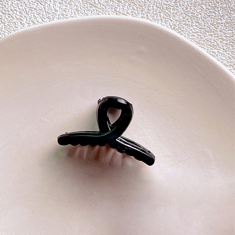 Elegant%20Small%20Jelly%20Shark%20Hair%20Clips%20Plastic%20Clear%20Geometric%20Hair%20Claws%20For%20Women%20Girl%20Ponytail%20Summer%20Headwear%20Hair%20Accessories%20GENGLI%20-%20Image%204