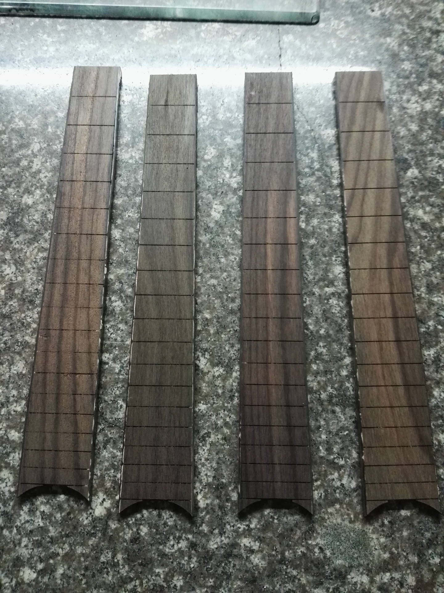 Tút Đàn Guitar Gỗ