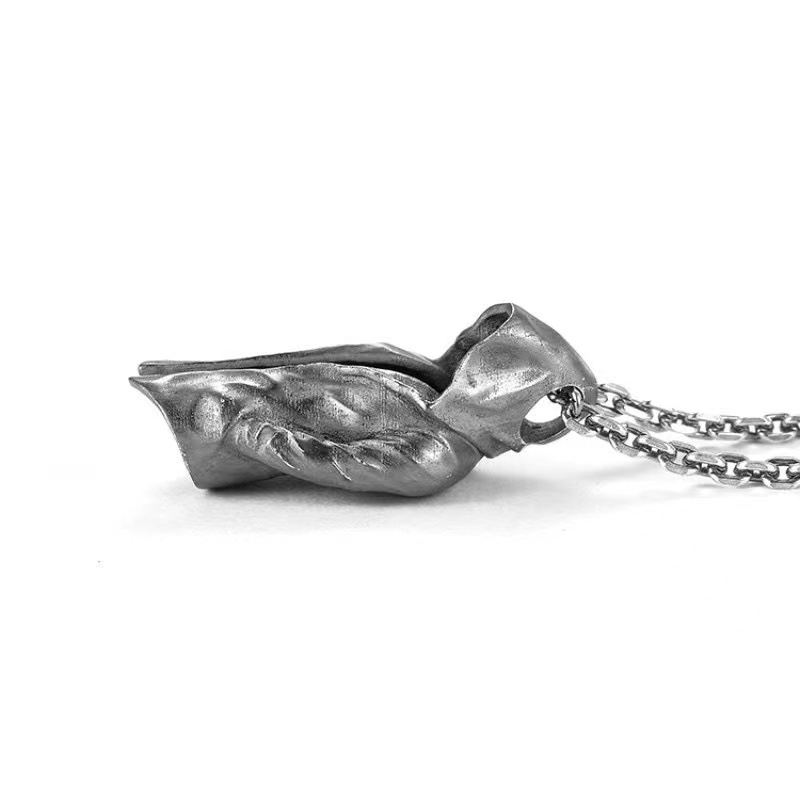 Alloy Dark Style Assassin Cape Trash Coat Pendant Retro Punk Necklace Men's Fashionable Hanging for Boyfriend.