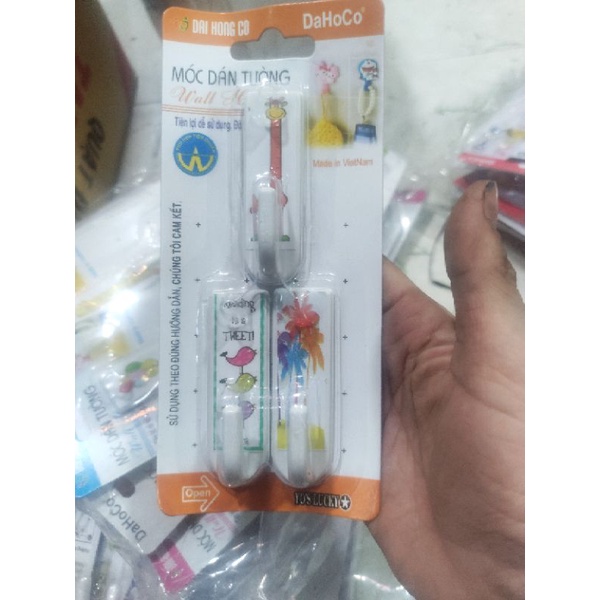 vỉ 3 móc dán tường