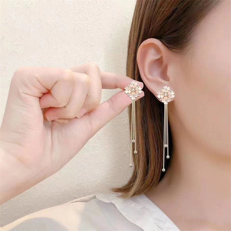 1Pair%20Fashion%20Korean%20Style%20Long%20Dangle%20Earrings%20For%20Women%20Shiny%20Flower%20Tassel%20Drop%20Earring%20Vintage%20Gold%20Color%20Jewelry%20-%20Image%205