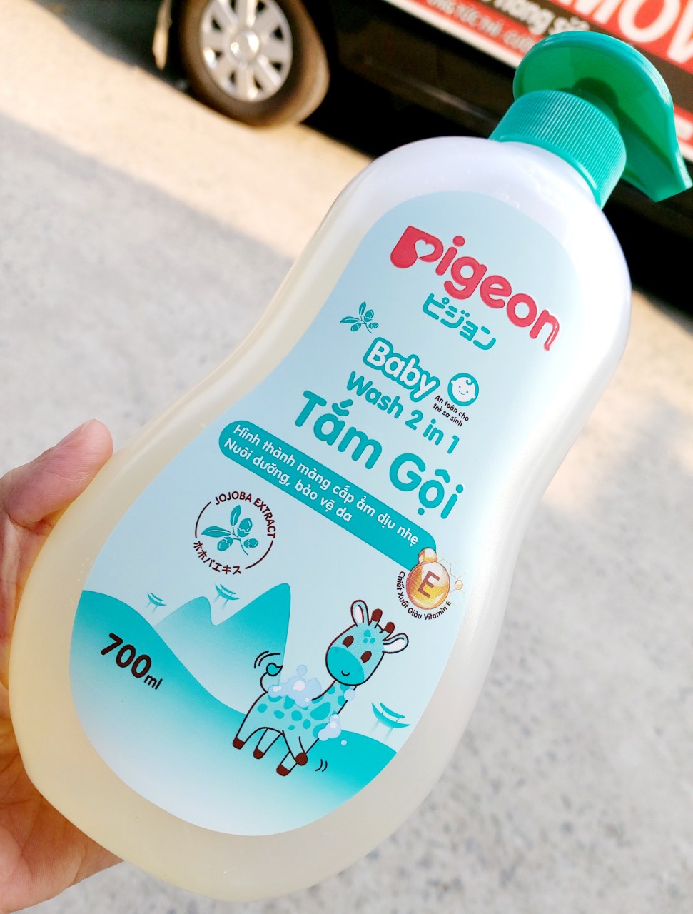 [HCM]TẮM GỘI 2IN1 EM BÉ PIGEON 700ML (2 MÀU)
