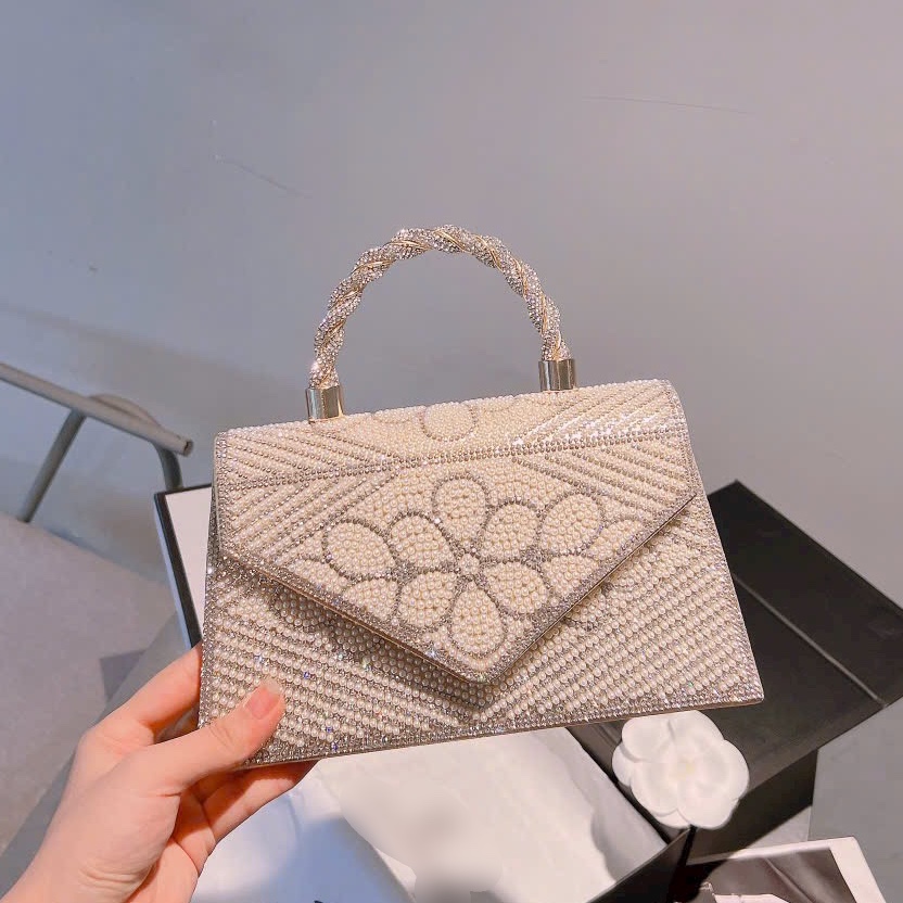 Clutch nữ nạm đá quai xoắn bling bling