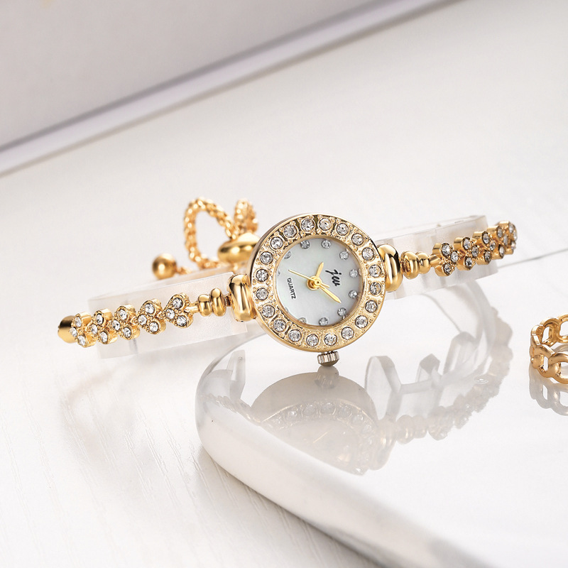 Gedi%20Women's%20Diamond-Encrusted%20Chain%20Bracelet%20-%20Minimalist%20Luxury%20Style%20with%20Pull-String%20Decor%20-%20Quartz%20Watch%20for%20Ladies%20-%20Image%203