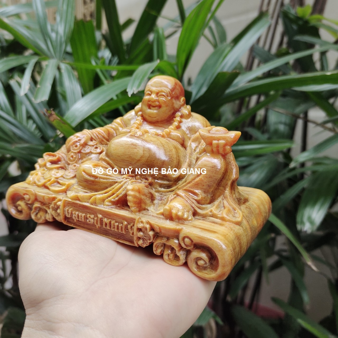 Tượng phật di lặc gỗ huyết long