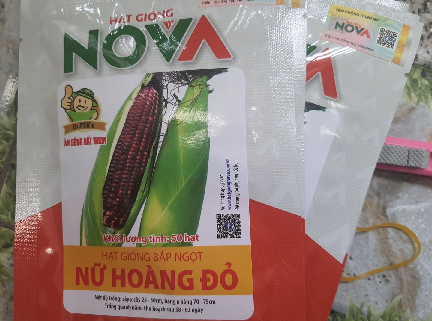 Hạt giống bắp nữ hoàng đỏ nova - Gói 50 hạt