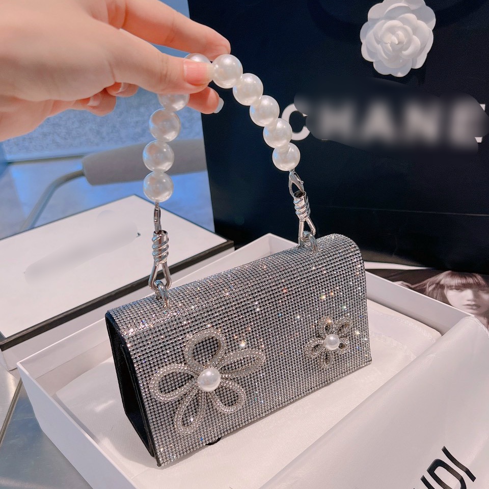 Clutch nữ nạm đá đính bông thời trang