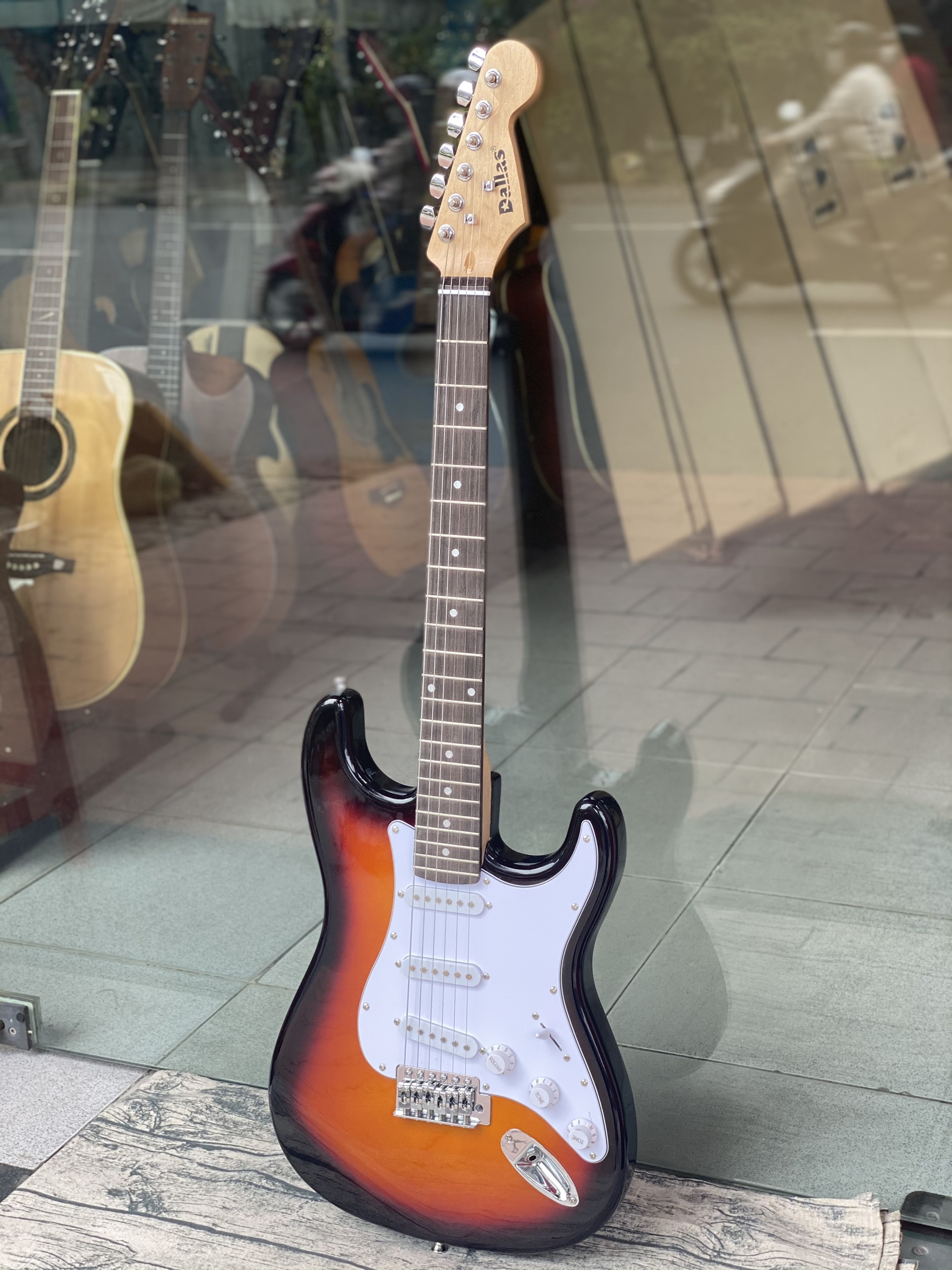 Đàn Guitar điện 3 mobin hãng Dallas