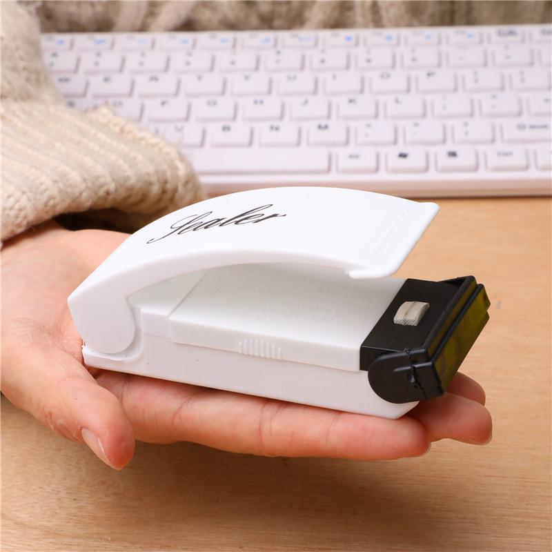 Electric%20Durable%20Practical%20Hand%20Press%20Plastic%20Bag%20Sealer%20Mini%20Sealing%20Bag%20Clips%20CF8%20-%20Image%207