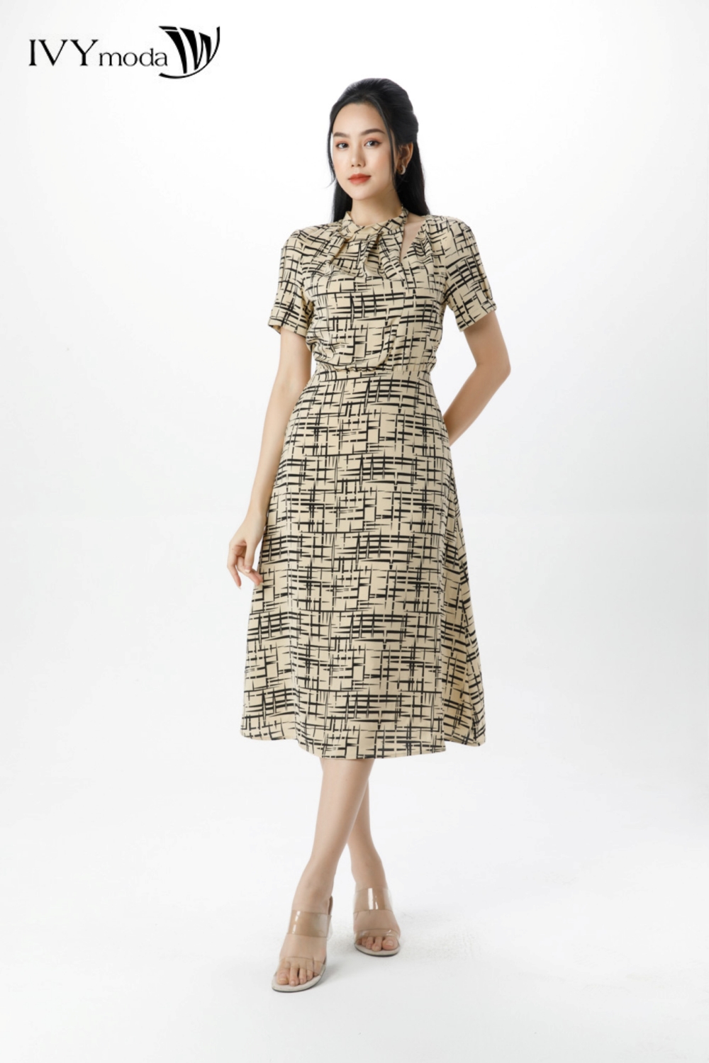 Đầm lụa Cut-Out nhấn eo IVY moda MS 48M7493