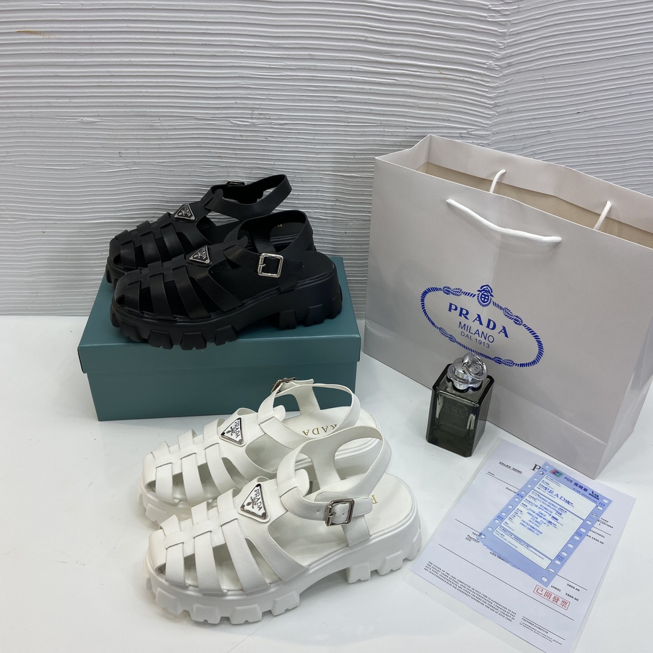 Sandal rọ e về trước hồng hàng Qccc