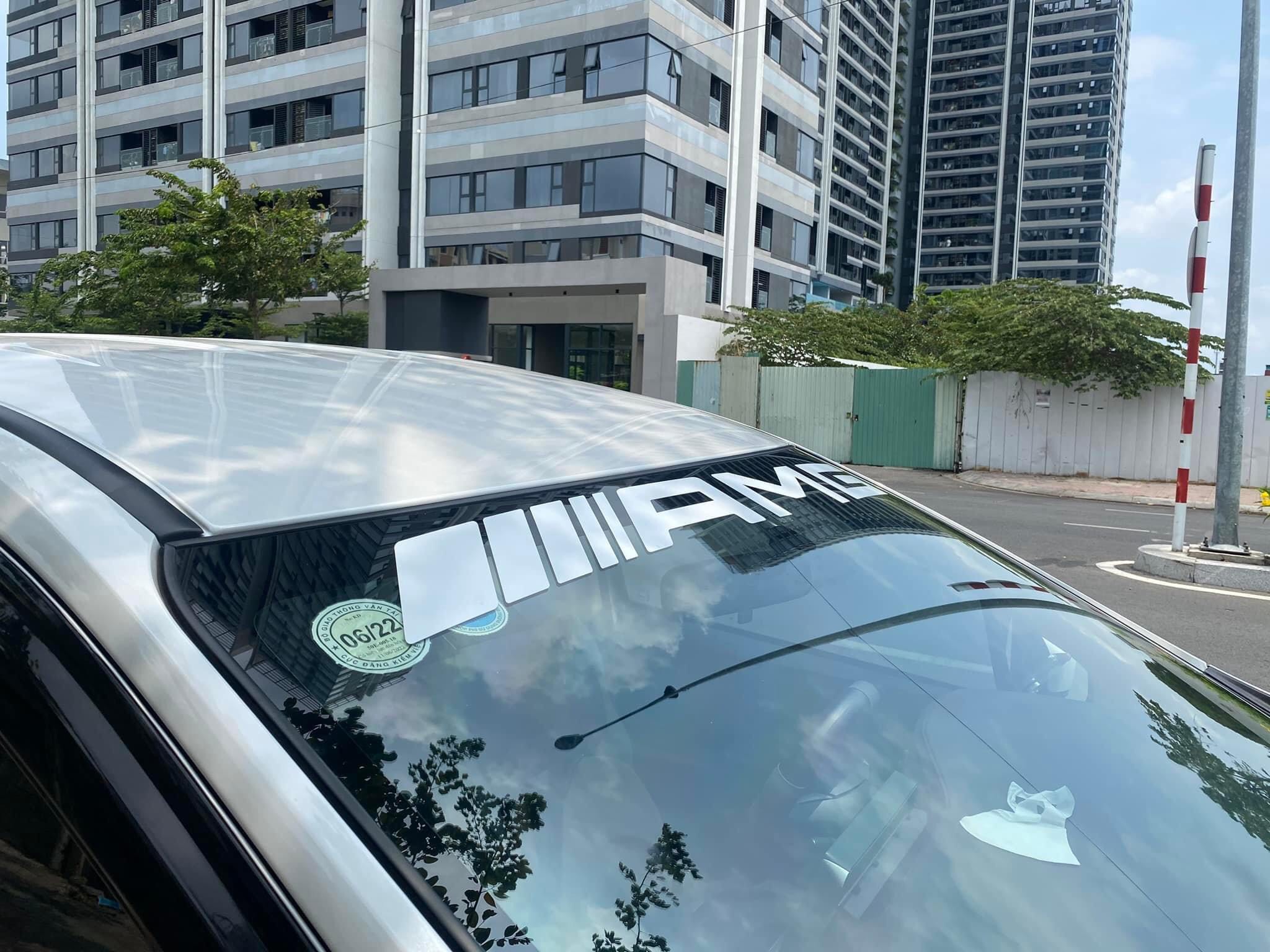 Tem kính AMG