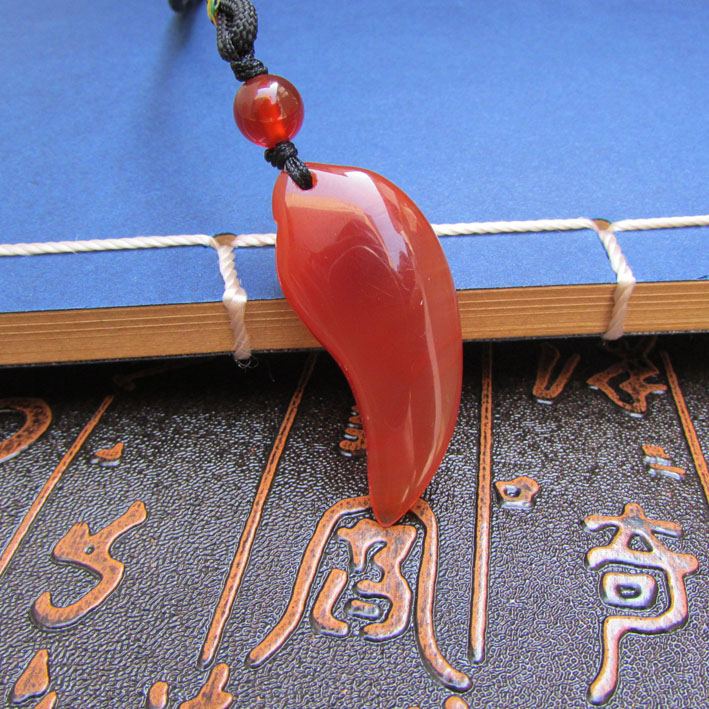 Natural chalcedony red agate small pepper pendant red agate red hot pepper pendant sweater chain package