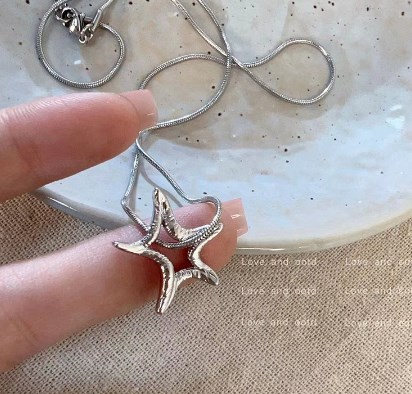 Fashion%20Y2K%20Punk%20Irregular%20Hollow%20Star%20Pendant%20Necklace%20Hip%20Hop%20Trendy%20Jewellery%20Gifts%20For%20Women%20Men%20-%20Image%207