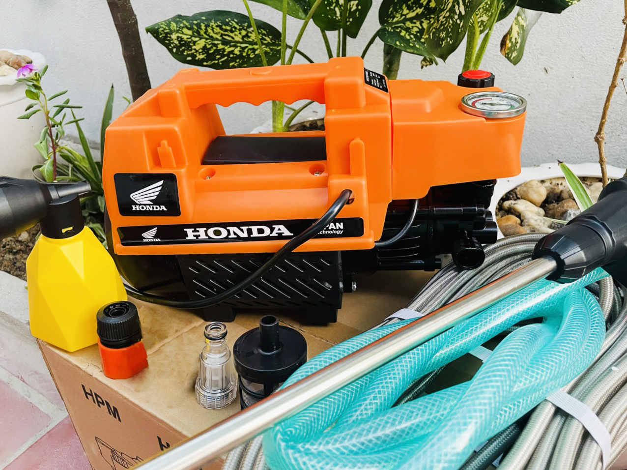 máy xịt rửa xe chỉnh áp giá rẻ