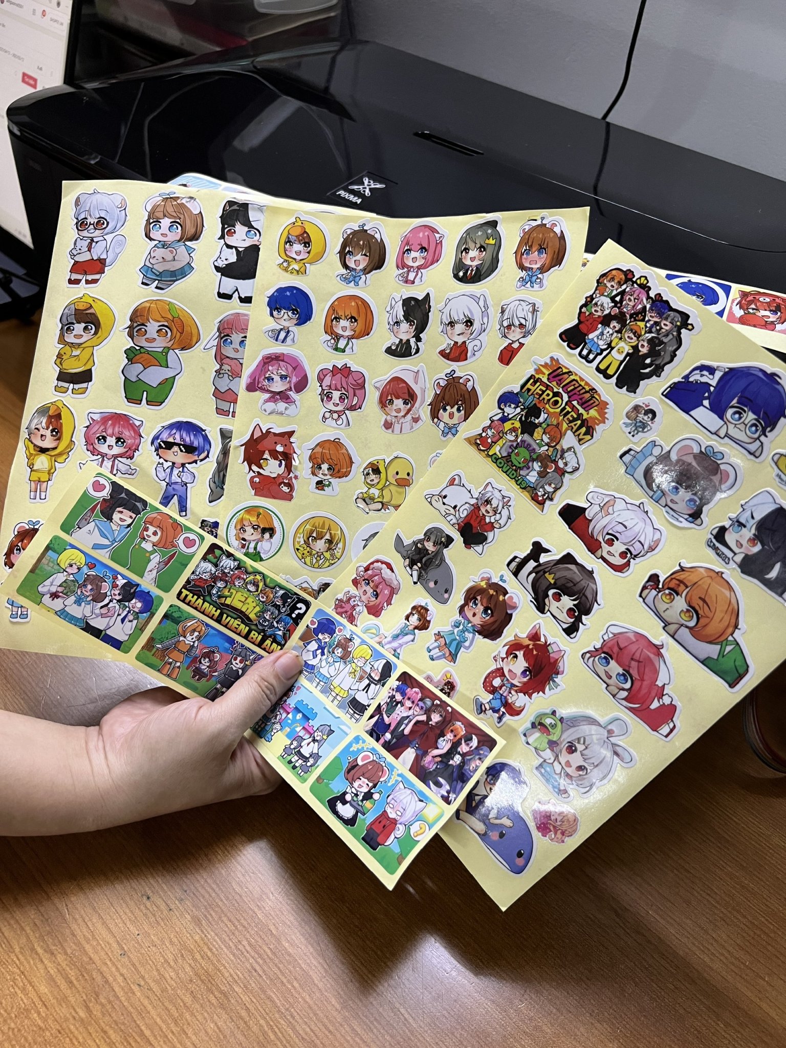 Bộ sticker Hero team 86 miếng dán