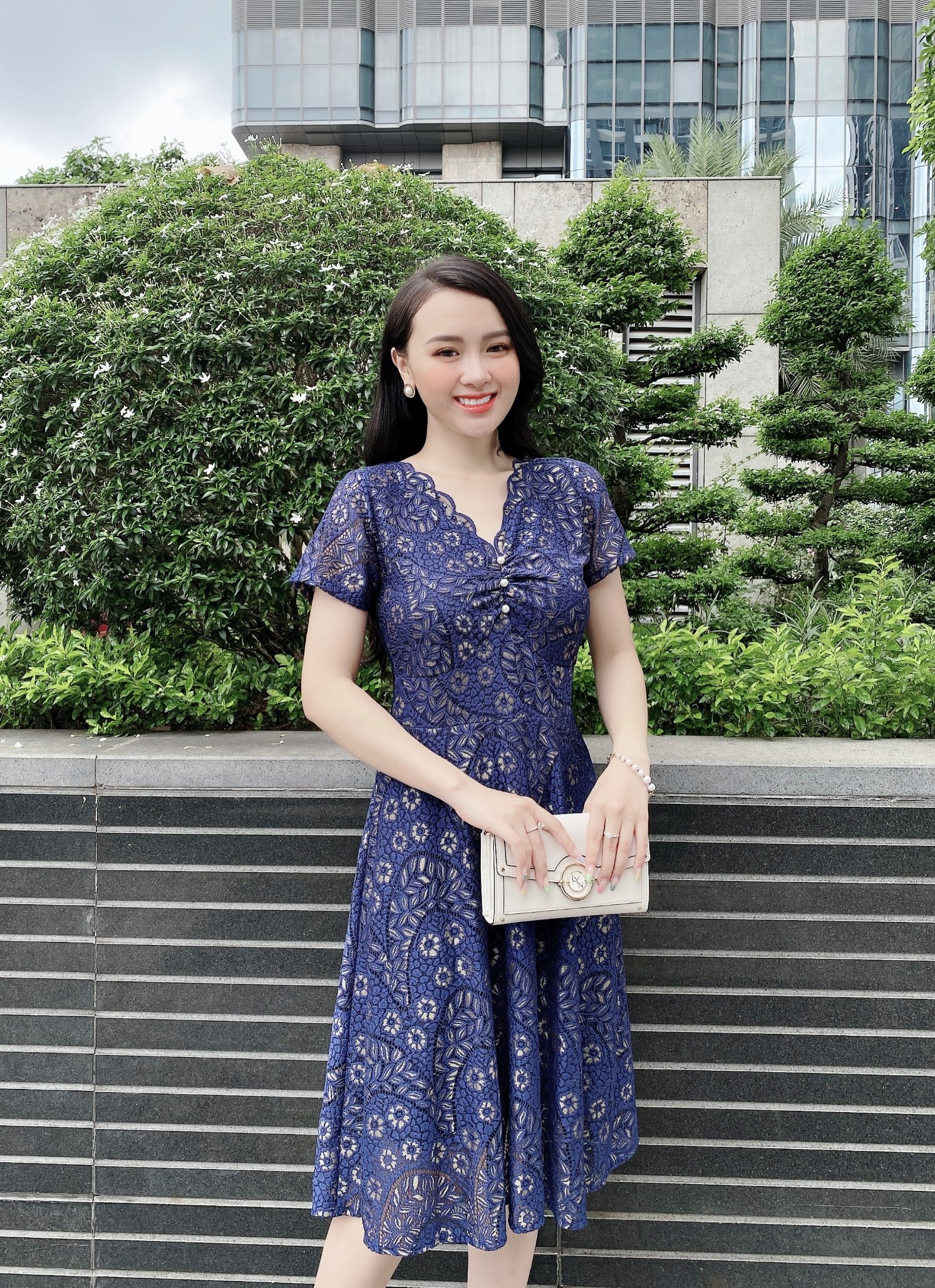 [4.4 Hoàn tiền 15%]ĐẦM REN CỔ V PHỐI NGỌC - DAM 0020