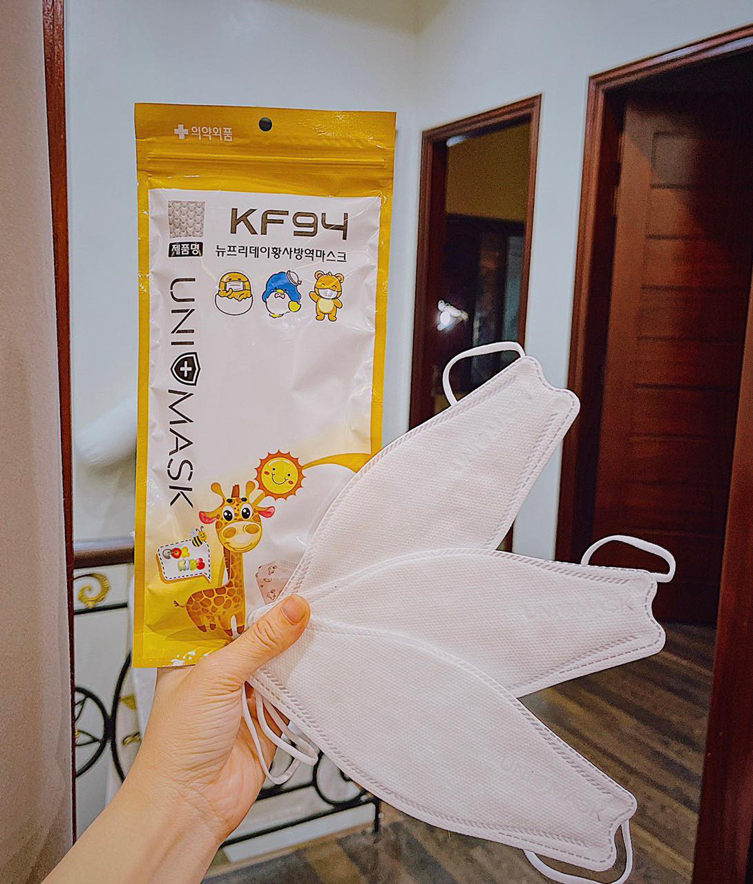 COMBO 50c Khẩu Trang Cho Bé 4D KF94 UNIMASK ( 3-8 tuổi )