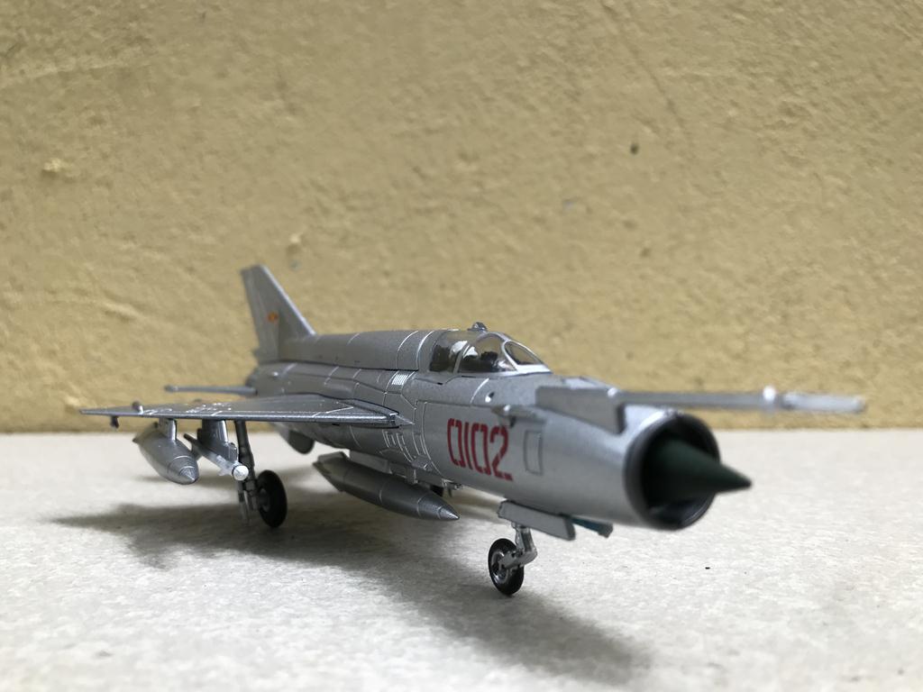 •	Máy bay mô hình MIG-21 VIỆT NAM 1:72