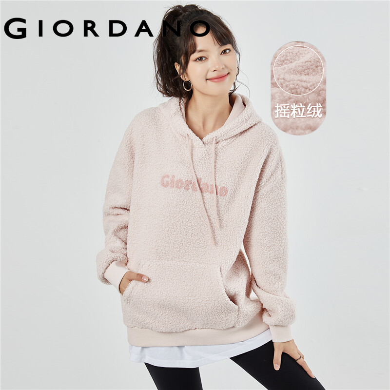 GIORDANO Women Hoodies Letter Embroidery Teddy Fleece Fluffy Warm Hoodies Kanga Pocket Fashion Casual Loose Hoodies 05323790
