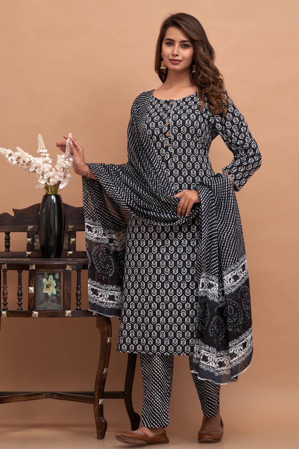 Women%20Pure%20Cotton%20Black%20Kurta%20Pant%20Dupatta%20Set%20Traditional%20Ethnic%20wear%20for%20all%20Occasion%20Casual%20Festive%20Party%20wear%20-%20Image%204