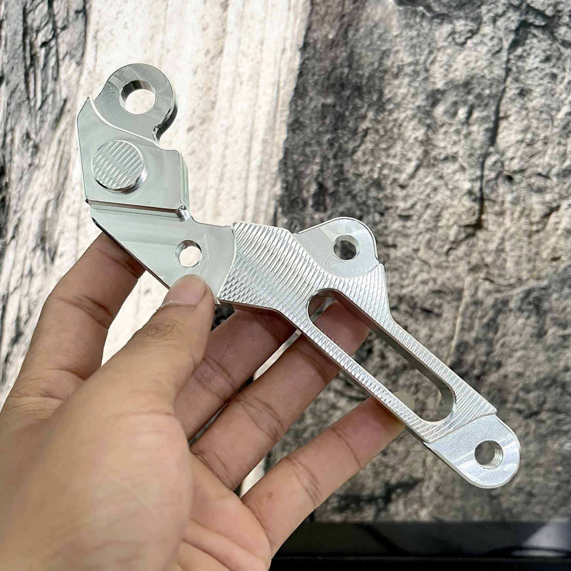 Pát cnc lắp heo zin cho vario 2017, vision lên đĩa lớn 260-267mm_bát nhôm 7075 cnc nguyên khối tq6