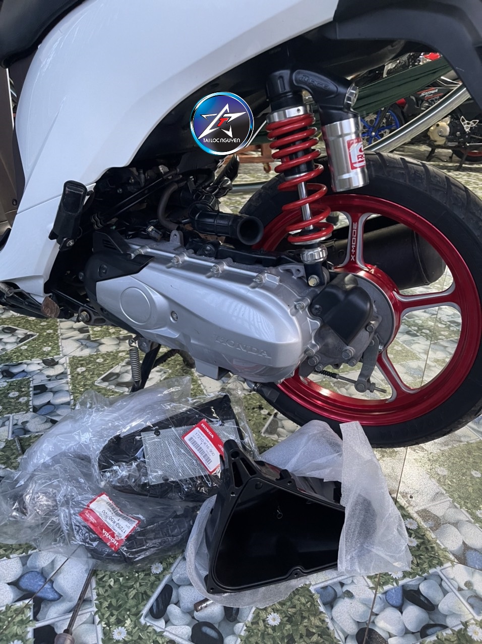 Bộ 4 Món Pô E SCOOPY Xe Vision 2014 - 2020