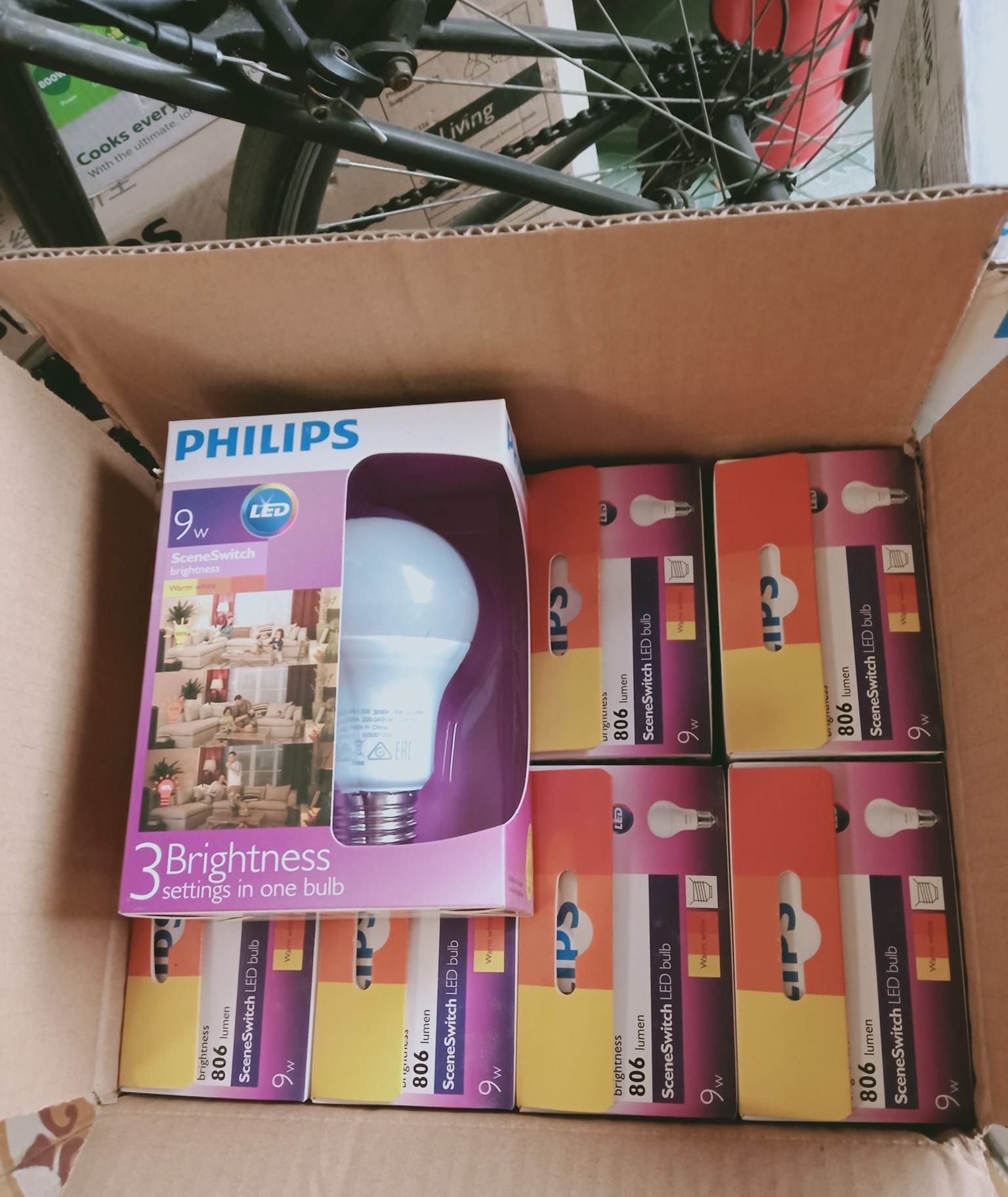 Bóng Đèn Philips LED Scene Switch 3 Cấp Độ Chiếu Sáng 9W 6500K. 3000k