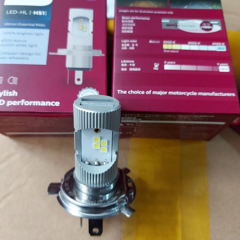 Đèn pha Led Philips Moto M5 / H4 Ultinon Essential [Bảo hành 12 tháng]