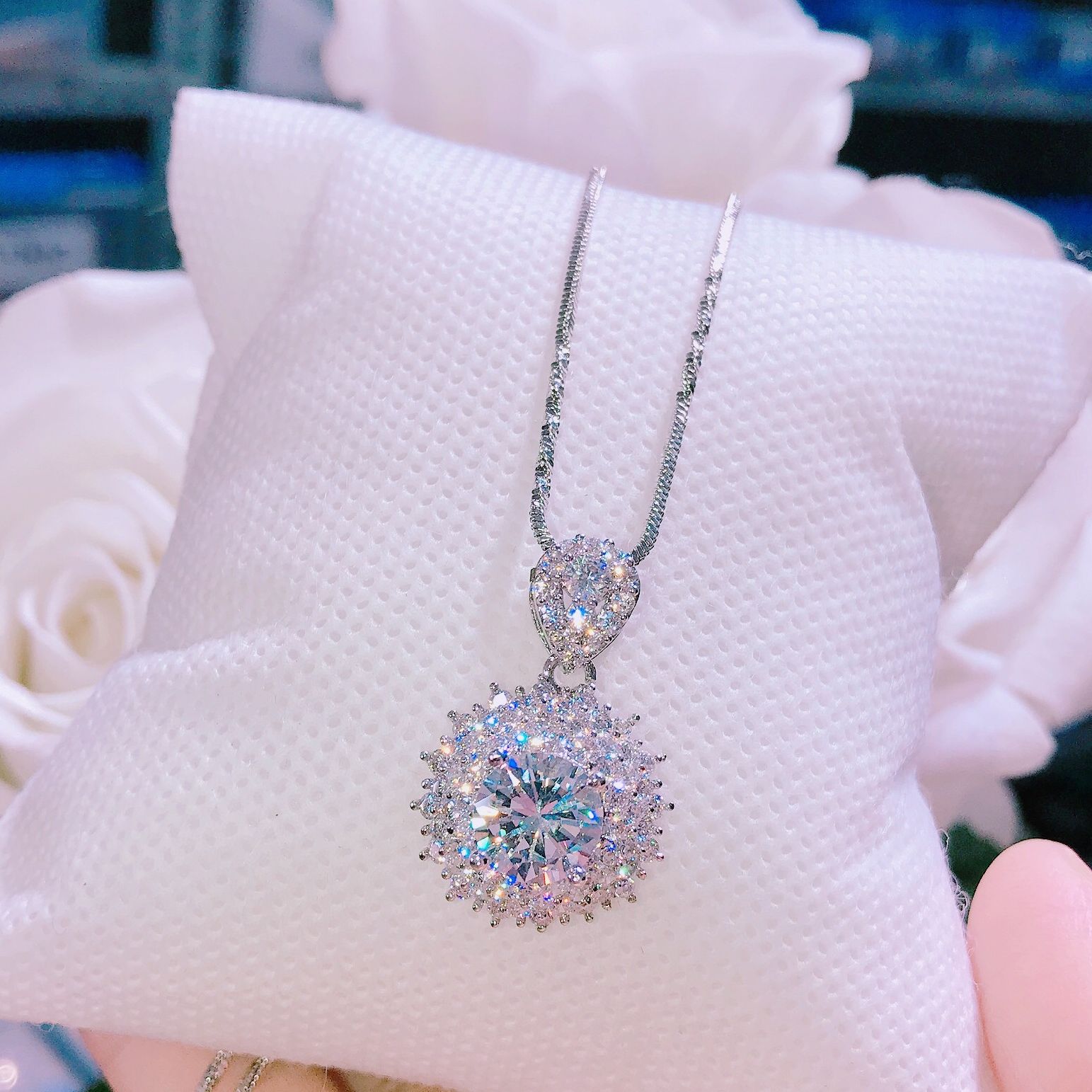 Dây Chuyền Bạc, dây chuyền bạch kim, dây chuyền mạ vàng trắng xi kim, dây chuyền nữ đẹp, dây chuyền pha lê mặt trời pha lê siêu lấp lánh thiết kế sang trọng - Trang Sức GADO DM084