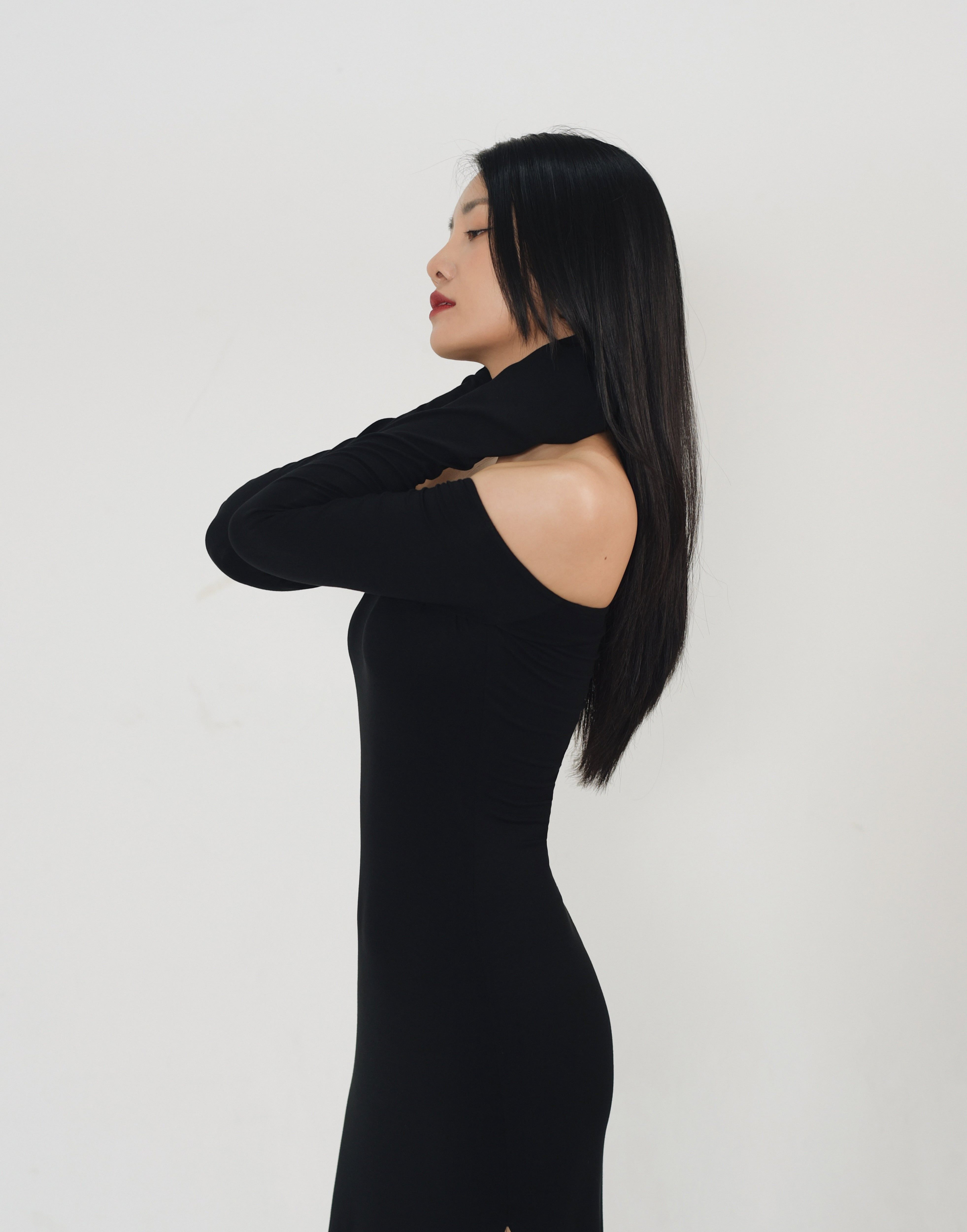 Đầm Cotton Trễ Vai Ôm Sát Màu Đen By Ther Design